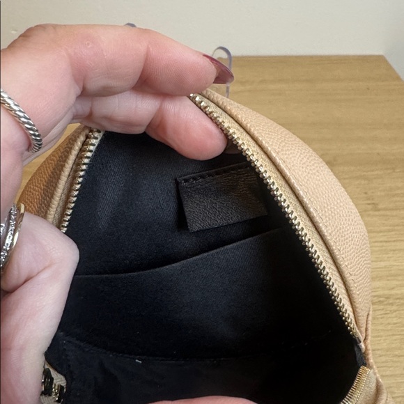 Chanel round filigree crossbody mini bag - Picture 8 of 9